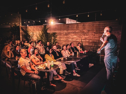 Contrata comediantes para eventos corporativos