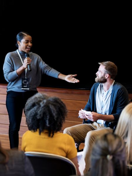 presentador profesional para eventos corporativos