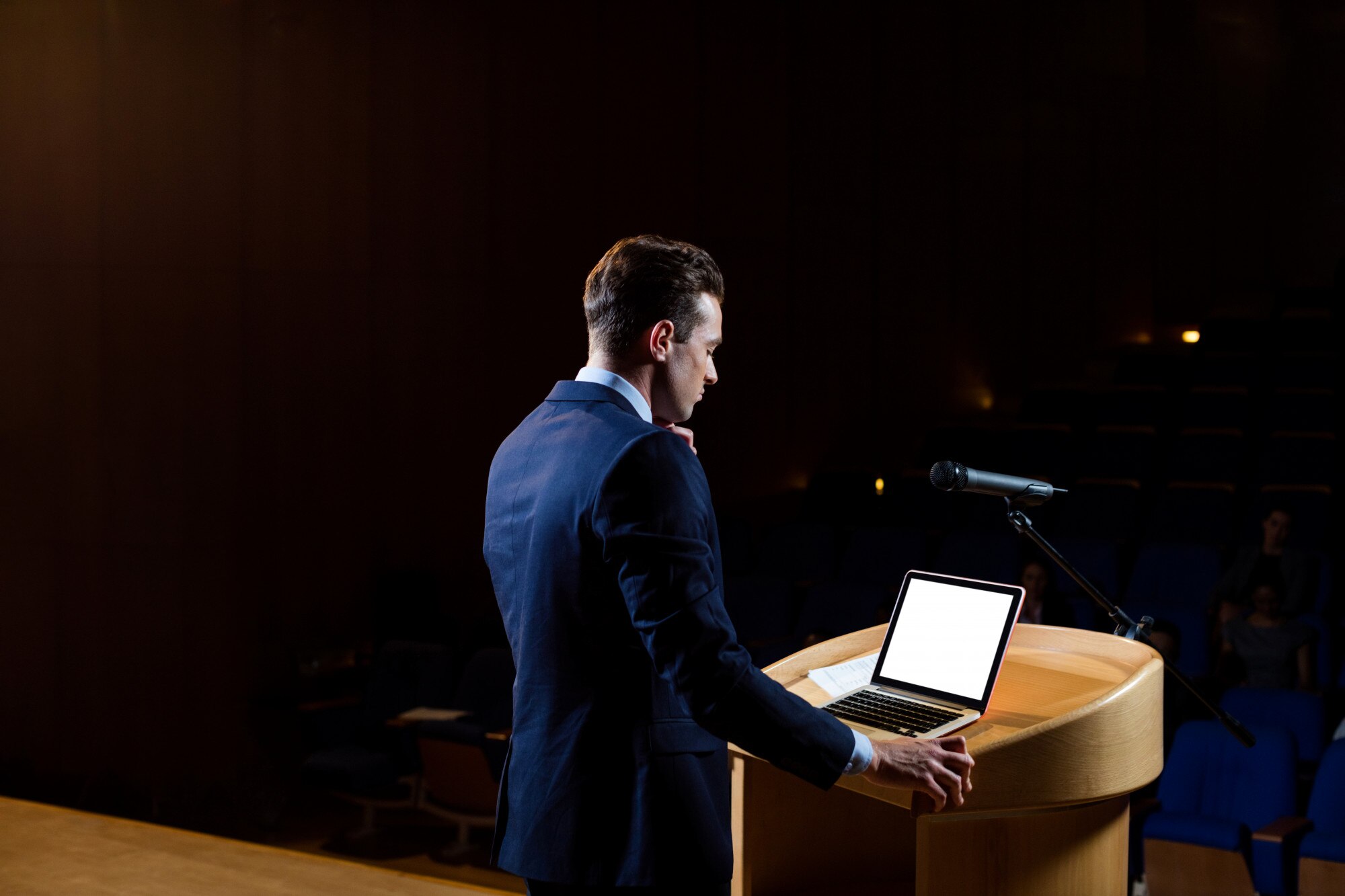 Contratar conferencistas